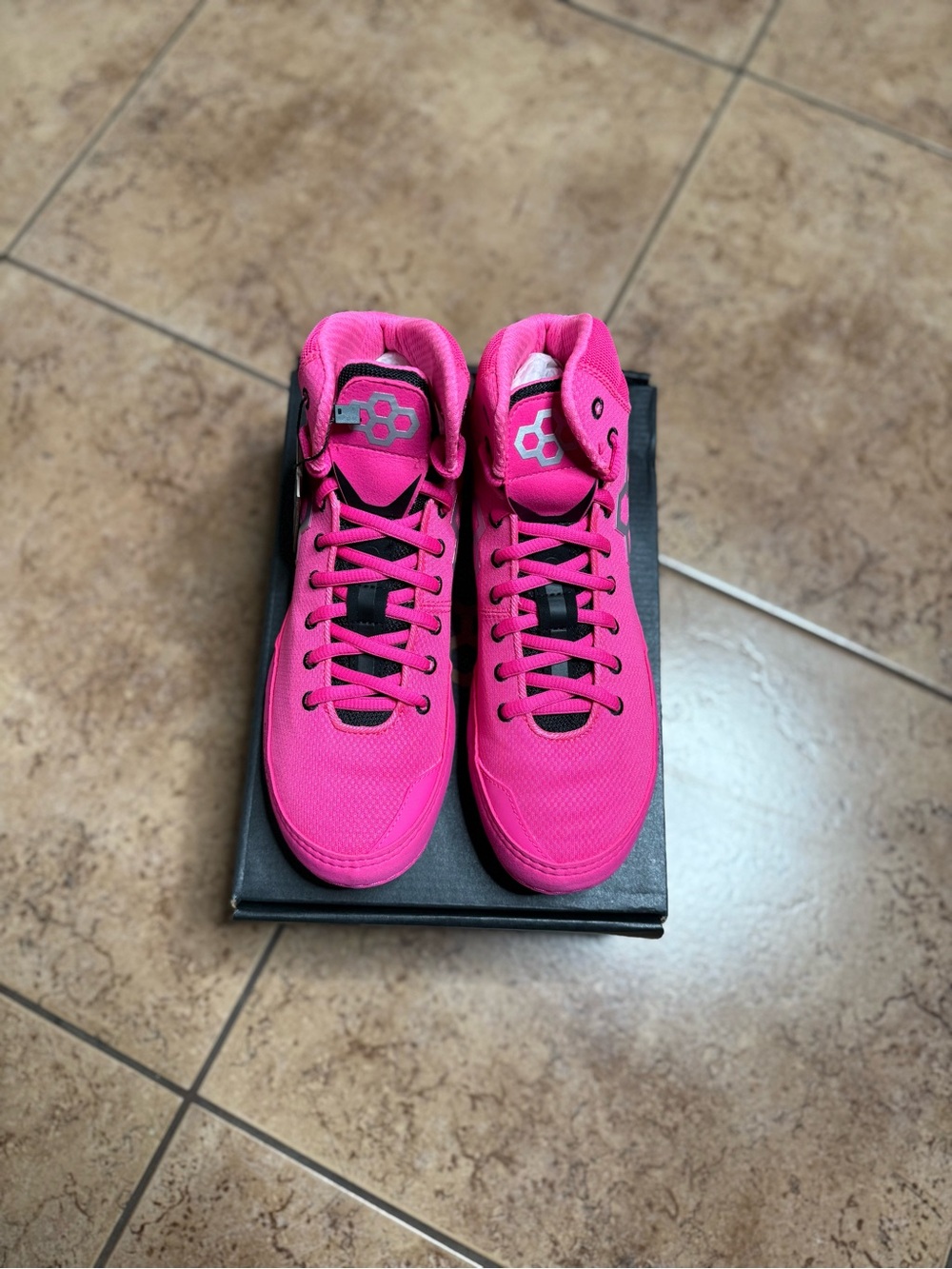 Rudis Adult Men’s Athletic Wrestling Shoes in Vibrant Pink - Picture 2 of 5